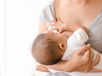 Το μητρικό γάλα είναι μια ζωντανή ουσία που αλλάζει συνεχώς για να καλύψει τις ανάγκες του αναπτυσσόμενου παιδιού