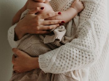 "20 μύθοι για την μητρότητα, που μπορούν να σας ανάψουν τα λαμπάκια πρωί πρωί"