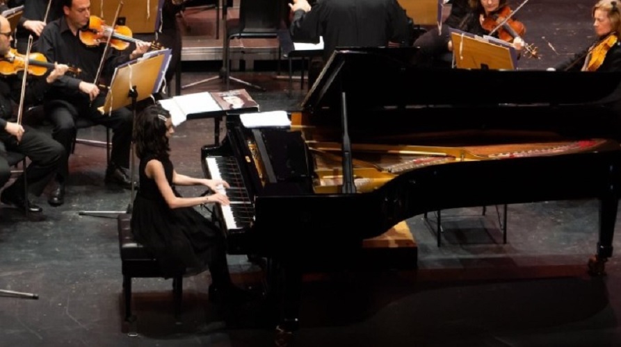 Στέλλα Βαχτανίδου - ένα ταλέντο ετών 16: Διακρίσεις στα μαθηματικά, στη λογοτεχνία και στο πιάνο