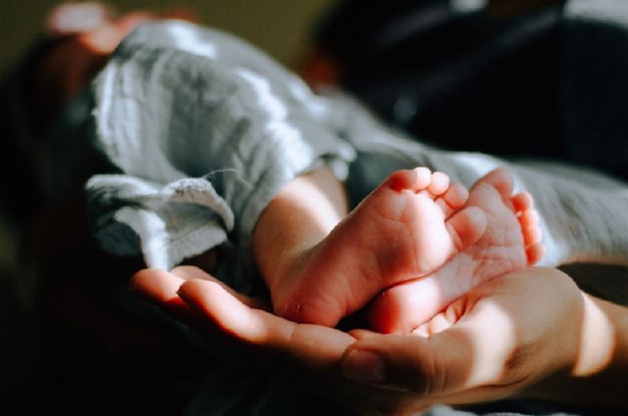 Κορονοϊός: Η μετάδοση από τη μητέρα στο μωρό πριν ή μετά τη γέννα είναι σπάνια
