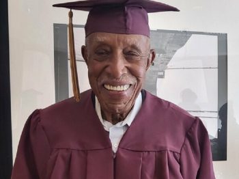 ΗΠΑ: Πήρε απολυτήριο Λυκείου στα 101 του χρόνια