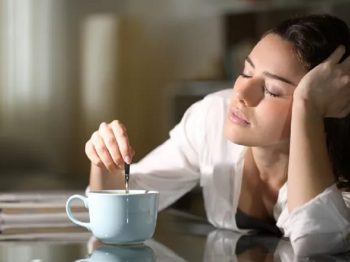 Τι μπορεί να συμβεί στο σώμα σου αν το πρώτο πράγμα που κάνεις το πρωί είναι να πίνεις καφέ