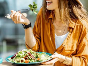 Διατροφή και κορτιζόνη: Τι μπορείς να τρως όταν παίρνεις κορτιζόνη