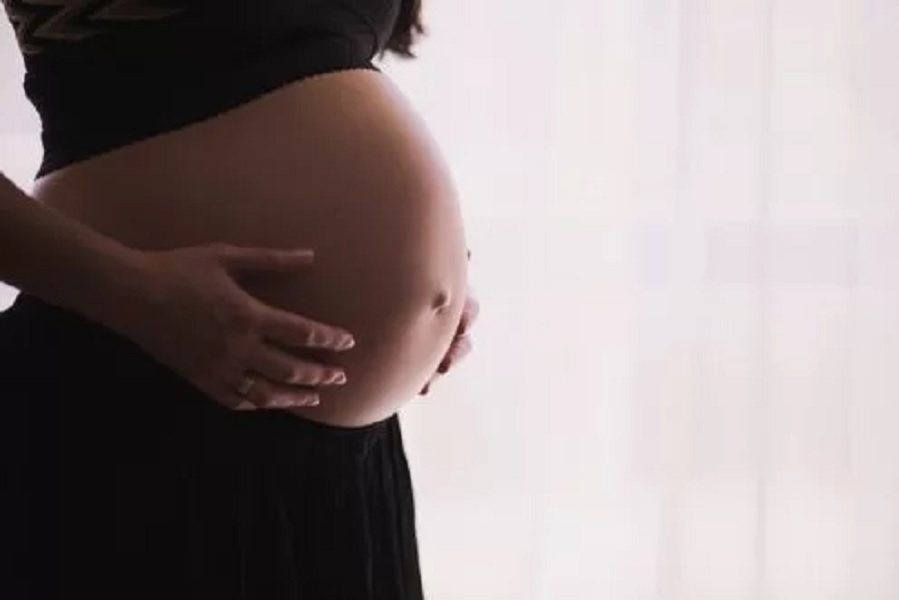 Έρευνα: Υπερδιπλάσιος ο κίνδυνος σοβαρών επιπλοκών στην εγκυμοσύνη για τις έγκυες με κορωνοϊό