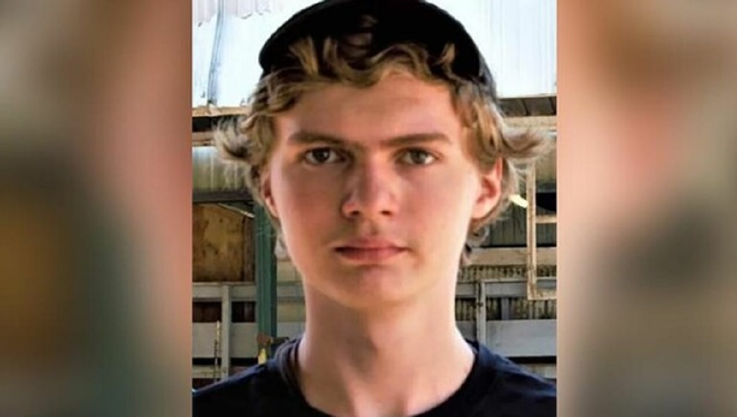 Εξαφανίστηκε στα 16 του: Τρία χρόνια μετά τον εντόπισαν να κοιμάται έξω από ένα βενζινάδικο