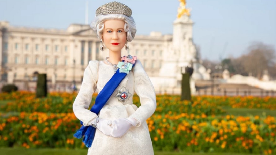 Η βασίλισσα Ελισάβετ έγινε Barbie στα 96 της - Πόσο και πού πωλείται η συλλεκτική κούκλα