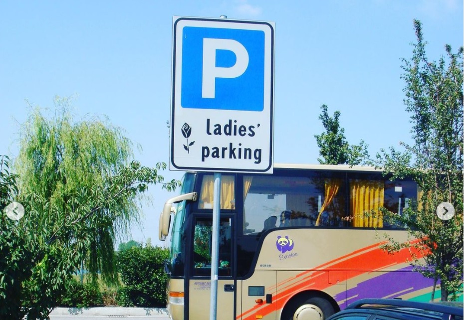 parking μόνο για γυναίκες