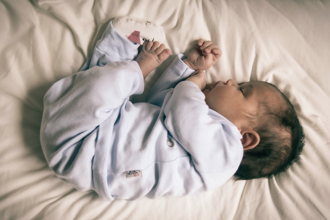 Τα μωρά είναι βιολογικά προγραμματισμένα να ξυπνούν συχνά