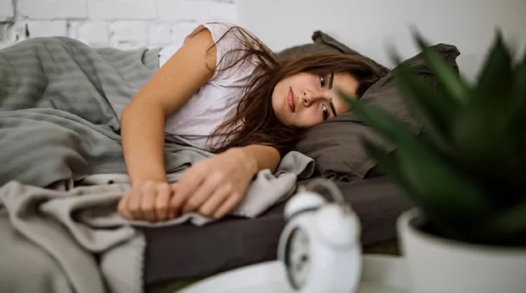 Αϋπνία και εμμηνόπαυση: Τι πρέπει να ξέρεις (και τι πρέπει να κάνεις)