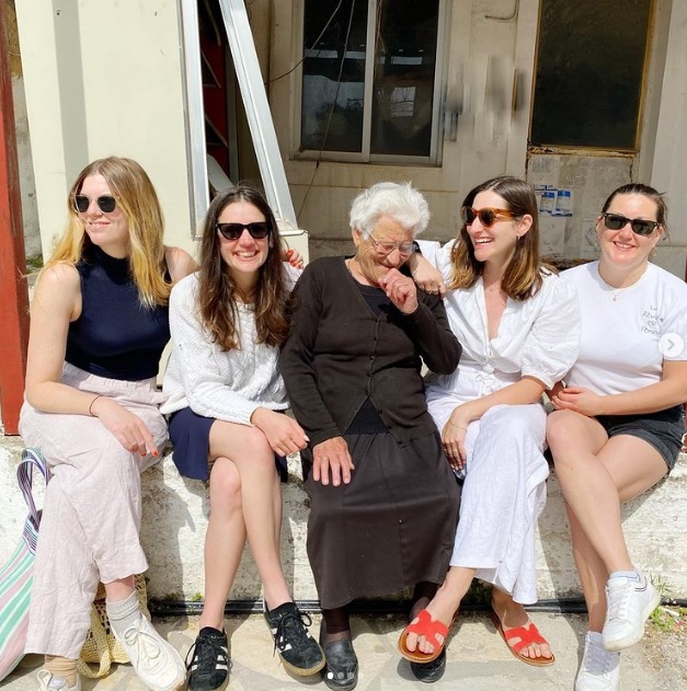 Αναστασία Μίαρη - Μια γιαγιά μοιράζεται τα μυστικά της ζωής και της κουζίνας στο Instagram