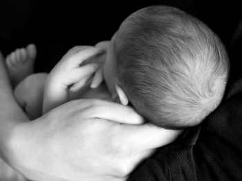 Τι είναι το Σύνδρομο Ανατάραξης Μωρού & ποιες οι βλάβες που επιφέρει