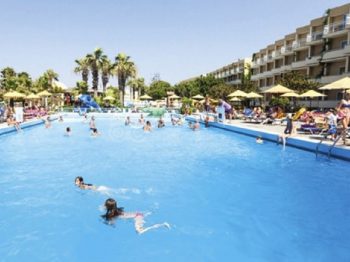 Ρόδος: Στο εδώλιο 5 άτομα για τον πνιγμό δύο παιδιών από την Γαλλία σε πισίνα ξενοδοχείου