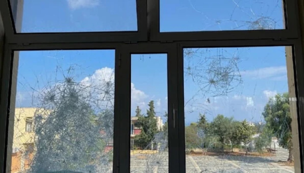 Βανδαλισμοί σε σχολεία των Χανίων -Έσπασαν τζάμια και πόρτες, ξήλωσαν κι έκαψαν χώρους