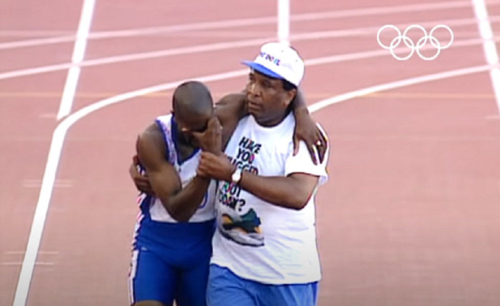 Πέθανε ο πατέρας που έμεινε στην ιστορία των Ολυμπιακών αγώνων- Βοήθησε τον τραυματία γιο του να τερματίσει