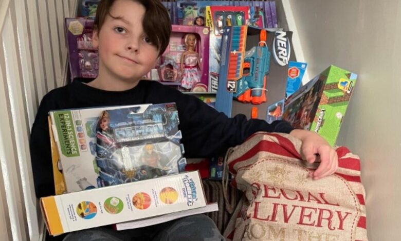 10χρονος αγοράζει παιχνίδια για να τα μοιράσει σε παιδιά που έχουν ανάγκη