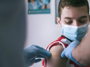 "Ο εμβολιασμός έχει σώσει εκατοντάδες παιδιά - να μην έχουμε ενδοιασμούς"