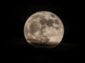 "Φεγγάρι του κάστορα": Πανσέληνος και ολική έκλειψη την Τρίτη - Πού θα είναι ορατό το φαινόμενο