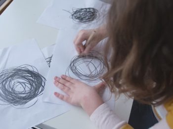 Παιδικές ζωγραφιές μαρτυρούν περιστατικά κακοποίησης παιδιών από το οικογενειακό τους περιβάλλον
