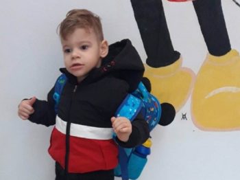 Ρόδος: πρώτη μέρα στο σχολείο για τον 3χρονο Παύλο με σύνδρομο «Αngelman»