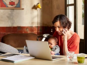 Επιστροφή στη δουλειά μετά τη γέννα: 5 συμβουλές για να το κάνεις πιο εύκολα