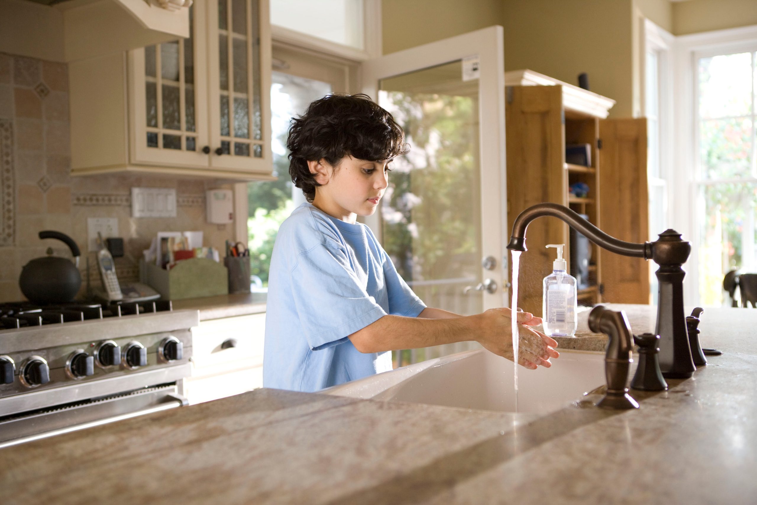 3 τρόποι για να συμμετέχουν τα παιδιά στις δουλειές του σπιτιού