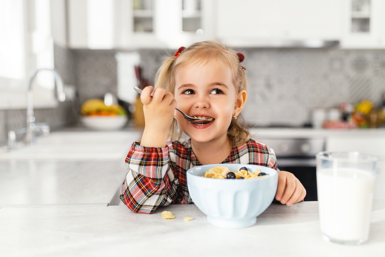 5 λάθος φράσεις σχετικές με το φαγητό που λέμε συχνά στα παιδιά
