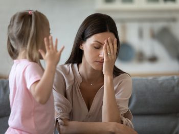 Τι συμβαίνει στην πραγματικότητα όταν μια μαμά δεν φωνάζει στα παιδιά της;
