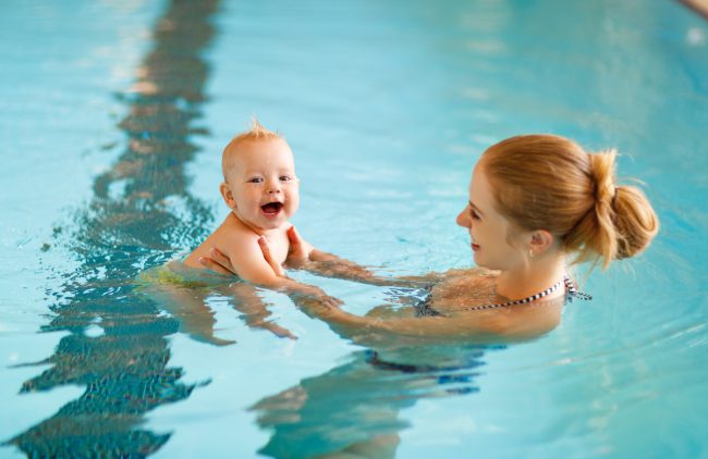 Τα παιδιά αποκτούν δεξιότητες που θα είχαν 6-20 μήνες μετά, σε όλους τους τομείς, χάρη στα μαθήματα κολύμβησης!