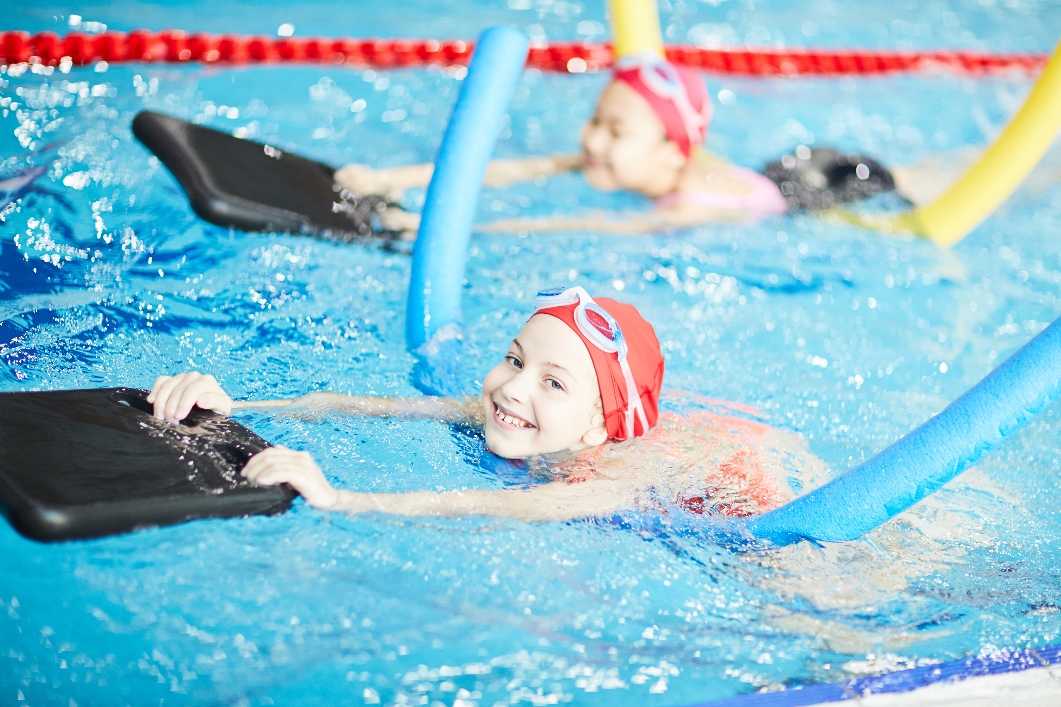 Τα παιδιά αποκτούν δεξιότητες που θα είχαν 6-20 μήνες μετά, σε όλους τους τομείς, χάρη στα μαθήματα κολύμβησης!