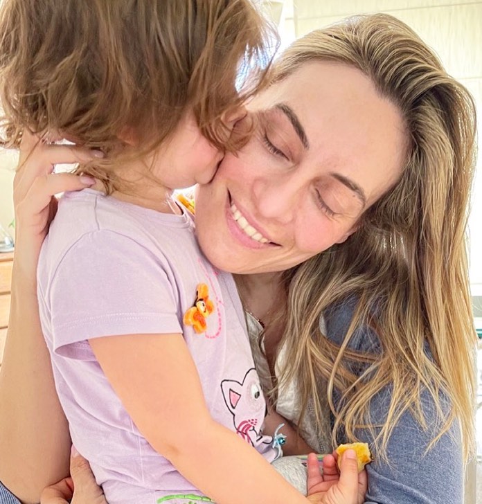 Αλεξάνδρα Μαροσούλη: Η Ελεονώρα Μελέτη γιορτάζει τα γενέθλια της κόρης της με μια σπάνια φωτογραφία από τη γέννησή της