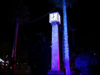To Ρολόι στο Πασαλιμάνι φωτίζεται μπλε για την Παγκόσμια Ημέρα Ευχής