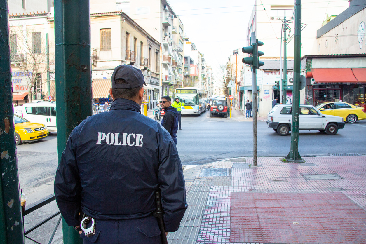 Πατέρας χτύπησε αστυνομικό στη Θεσσαλονίκη επειδή επέπληξε τον γιο του ύστερα από κλοπή