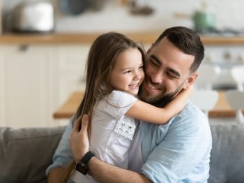 8 χαρακτηριστικά που έχουν όλοι οι καλοί μπαμπάδες
