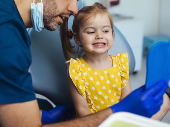 Dentist pass: H διαδικασία για τη δωρεάν προληπτική οδοντιατρική φροντίδα παιδιών από 6 έως 12 ετών
