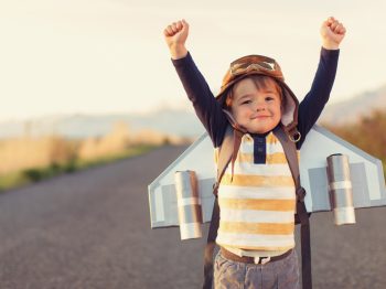Πώς θα διατυπώσεις 7 συχνές φράσεις που λέμε στα παιδιά για να αποκτήσουν αυτοπεποίθηση, σύμφωνα με μια παιδοψυχολόγο
