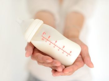 Αποθήκευση μητρικού γάλακτος: Απαντήσεις στις 4 πιο συχνές απορίες των νέων μαμάδων