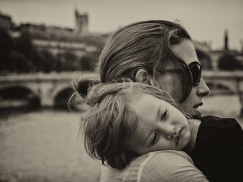 «Η πιο δύσκολη στιγμή από τότε που έκανα παιδί»: Γονείς δίνουν τις πιο ειλικρινείς απαντήσεις τους