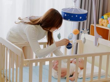 4 πράγματα που πρέπει να προσέξεις πριν αγοράσεις κούνια για το μωρό