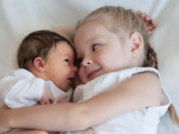 Πώς η σειρά γέννησης επηρεάζει το τι τύπος γονιού είσαι