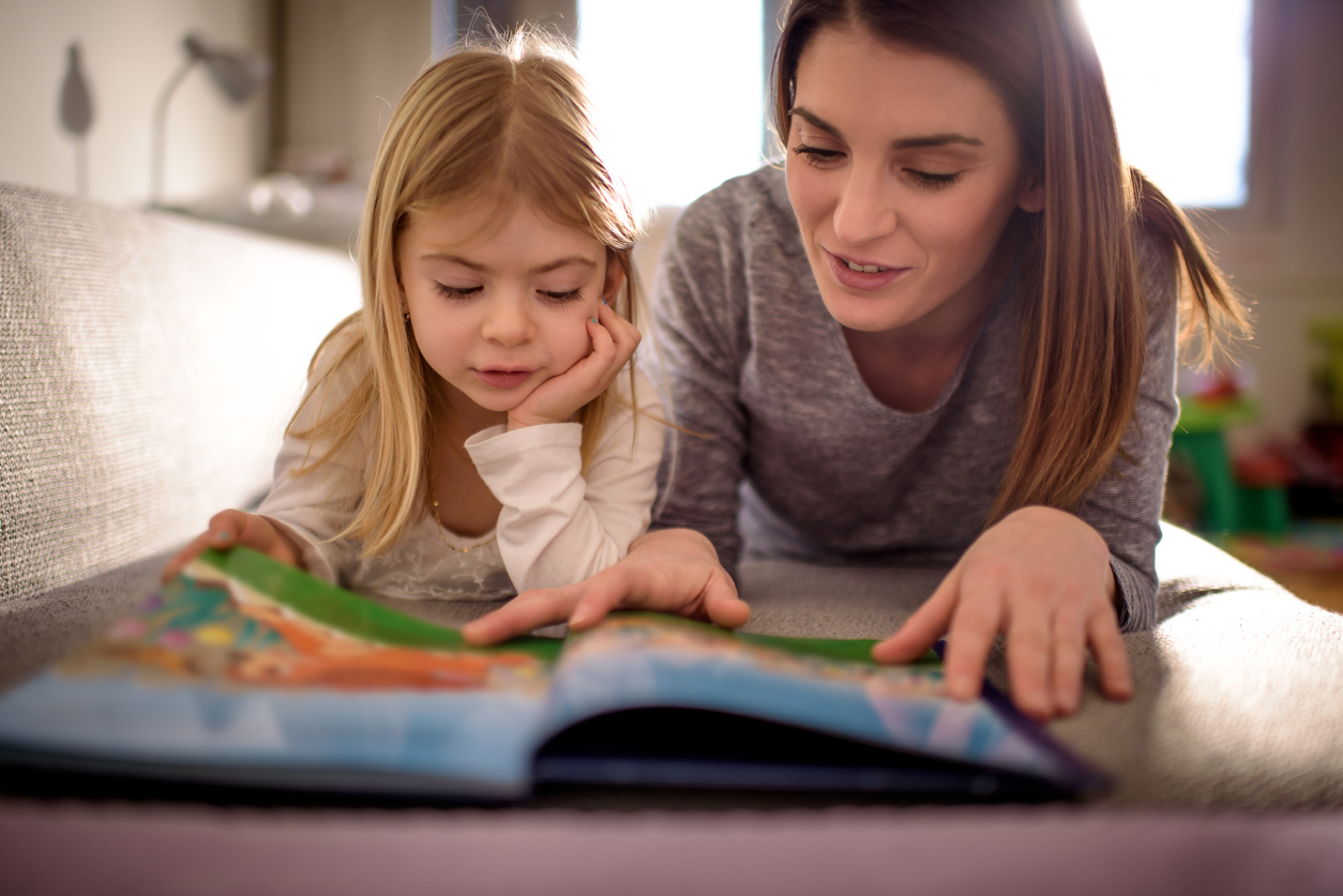 Πώς διαβάζουμε σωστά ένα παραμύθι σε μικρά παιδιά;