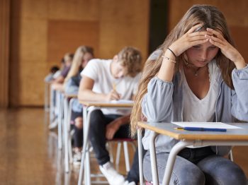“Είναι απλά μια εξέταση”: Η επιστολή ενός διευθυντή σχολείου προς τους γονείς ενόψει των εξετάσεων