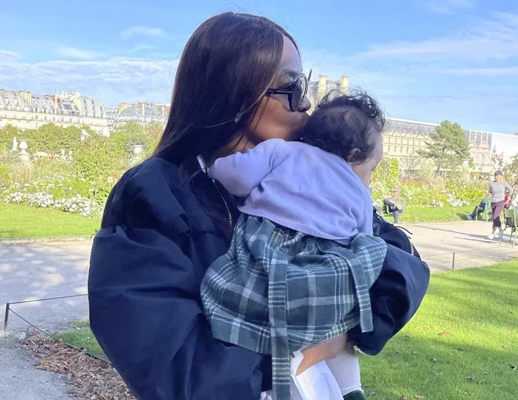 «Ποτέ δεν είναι αργά για να γίνεις μητέρα»: H Ναόμι Κάμπελ απέκτησε δεύτερο παιδάκι κι έκανε μια όμορφη ανάρτηση στο Instagram