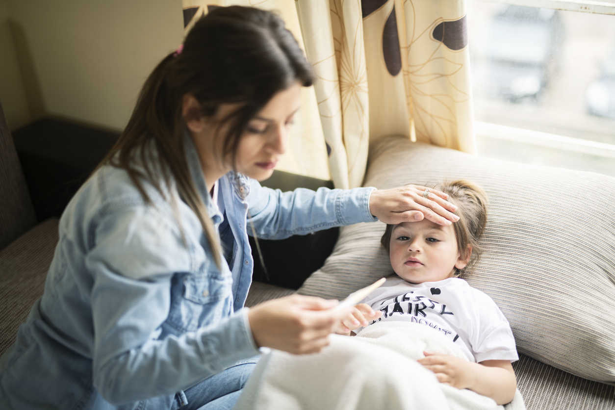 "Λάθος να αφήνουμε τα παιδιά 2-3 μέρες με πυρετό χωρίς να μιλήσουμε με τον γιατρό": Ο παιδίατρος Σπύρος Μαζάνης εξηγεί ποια είναι τα συμπτώματα που πρέπει να προσέξουμε