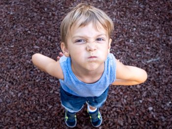 Θυμός, ντροπή, λύπη: Τι νιώθει πραγματικά ένα παιδί που εκφράζει αυτά τα συναισθήματα και πώς μπορούμε να το βοηθήσουμε;
