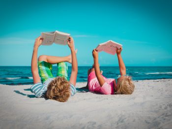 15 βιβλία για να διαβάσεις μαζί με τα παιδιά φέτος το καλοκαίρι
