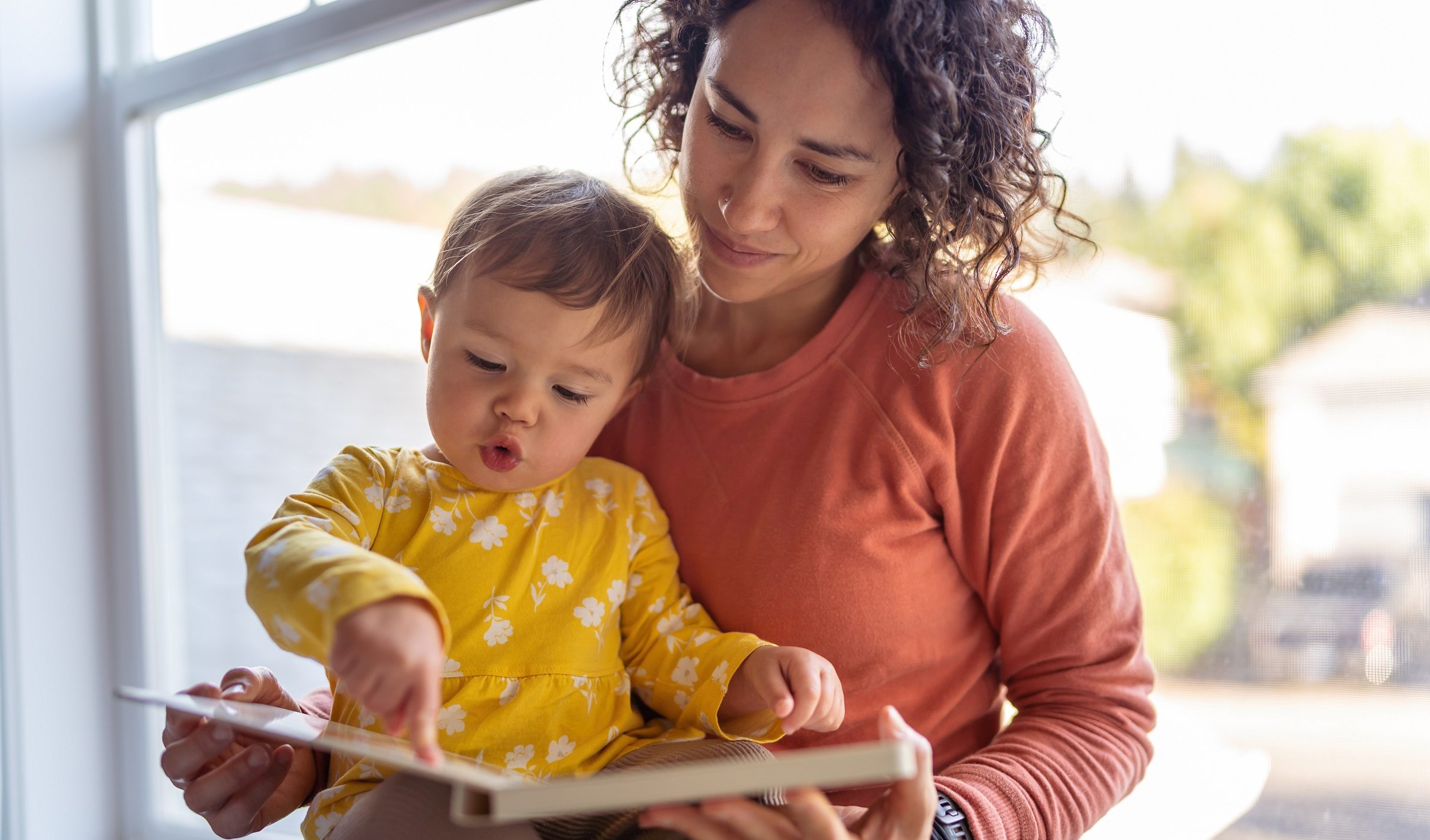 Πώς διαβάζουμε βιβλία στα μωρά;