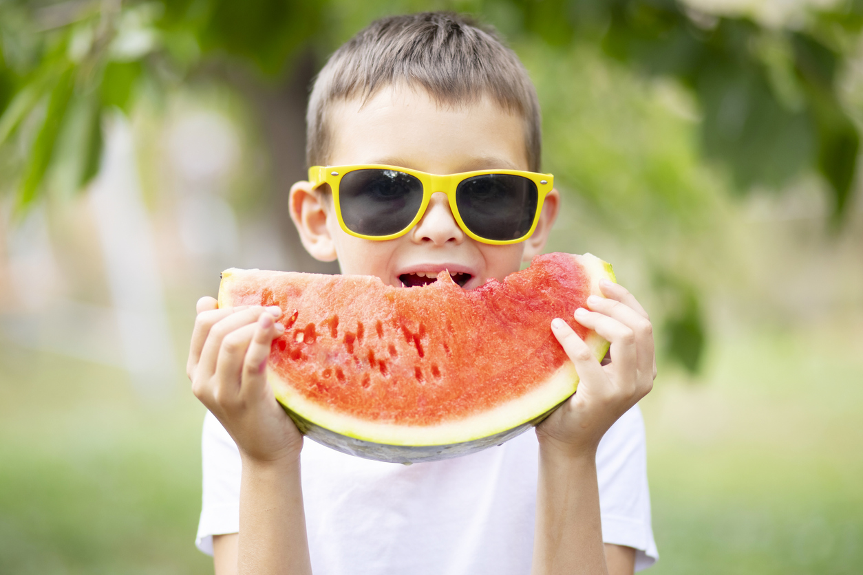 Πρέπει να αλλάζει η διατροφή των παιδιών το καλοκαίρι;