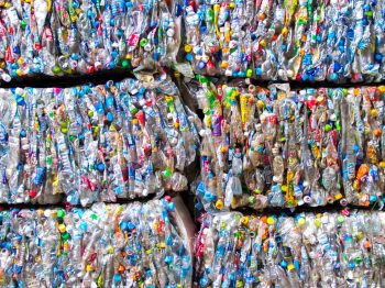 Αντόνιο Γκουτέρες: O γενικός γραμματέας του ΟΗΕ μας καλεί να σπάσουμε τον εθισμό μας στα πλαστικά