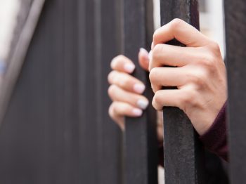 Δικαίωση για την Αυστραλή "Μήδεια": Αποφυλακίζεται 20 χρόνια μετά την καταδίκη της για τη δολοφονία των 4 παιδιών της
