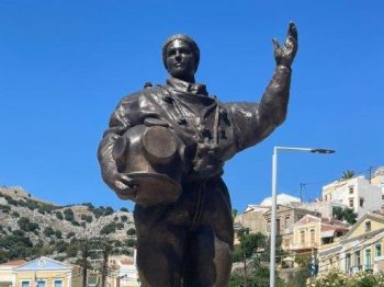 Άγαλμα για την πρώτη γυναίκα δύτρια θα στηθεί στο λιμάνι της Σύμης